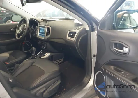 2018 Jeep Compass Latitude 4X4 from USA, damaged, VIN 3C4NJDBB8JT180244